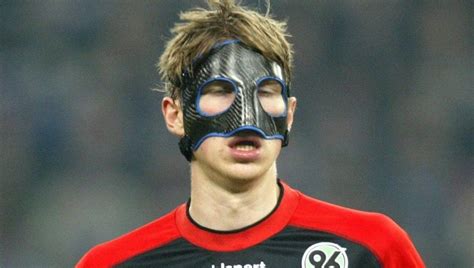 deutschland spieler maske gesicht